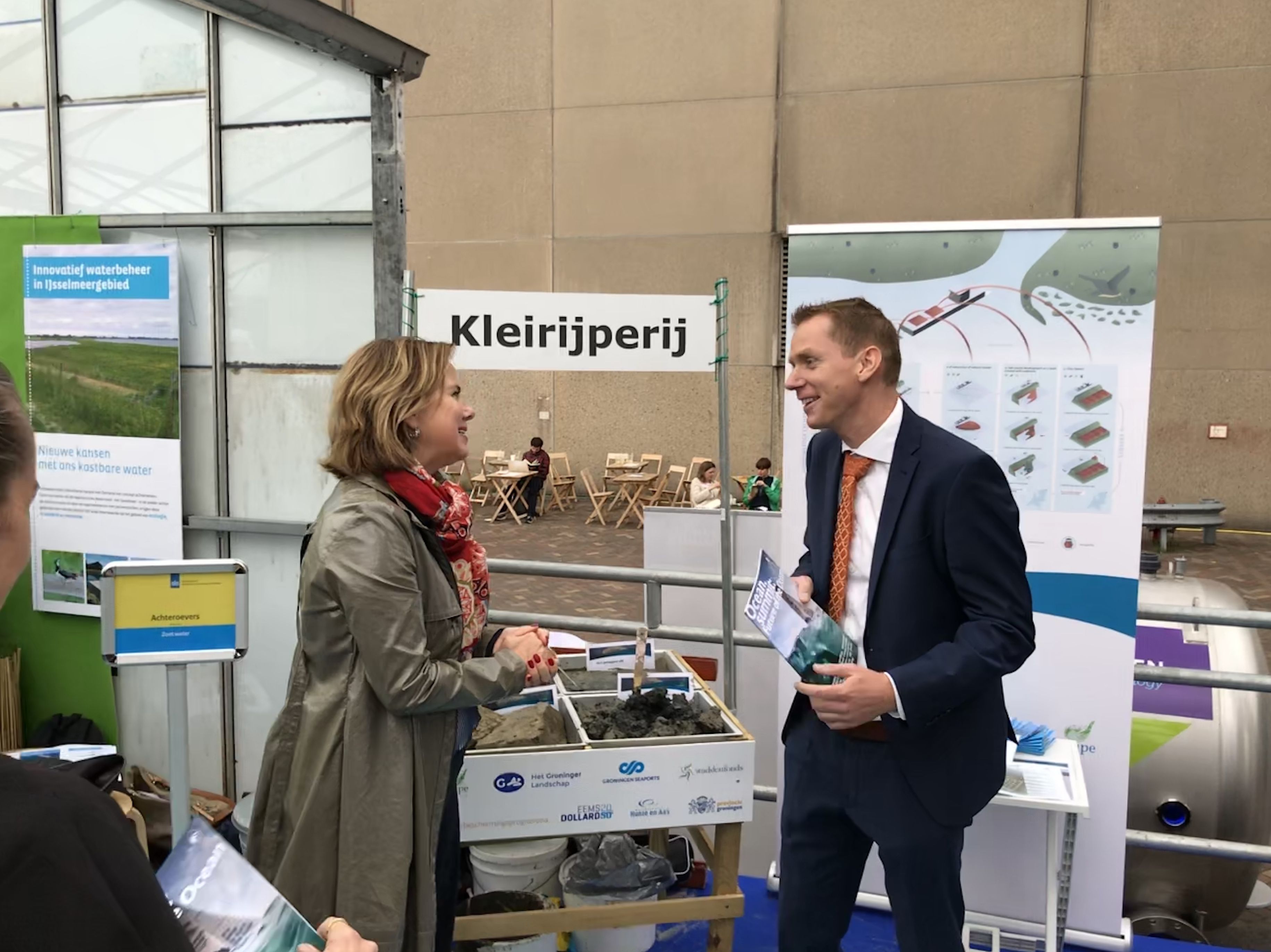 Minister Cora van Nieuwenhuizen visits Kleirijperij-demo at Innovation Expo in Rotterdam