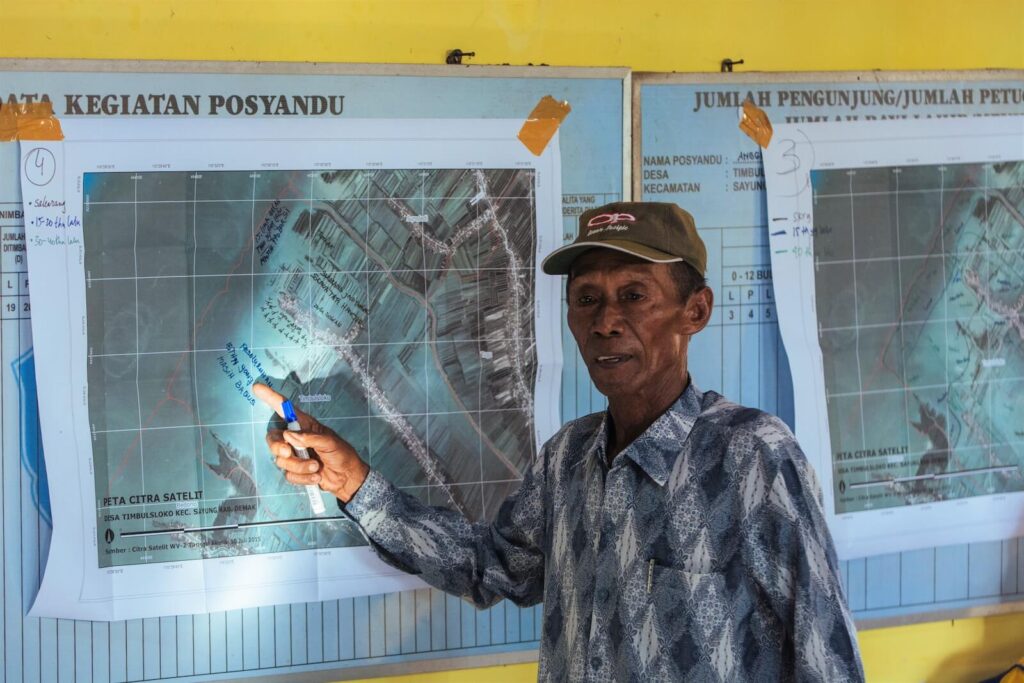 Community members participated in the development plan ofthe village coastal area.