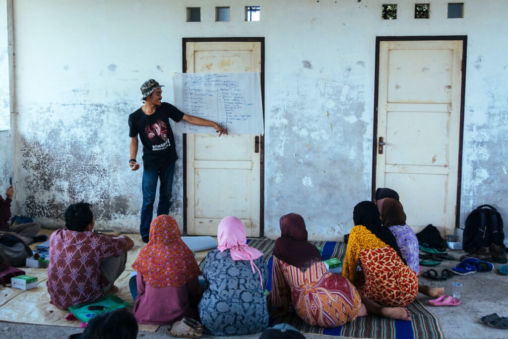 Coastal Field School session in Bedono Village with Bedono Bangkit community group.